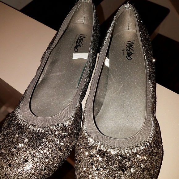 Mossimo Supply Co. Shoes - 🇺🇸 Mossimo gold glitter flats